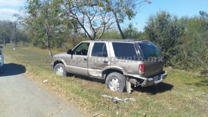 CHOQUE ENTRE DOS VEHÍCULOS EN AVENIDAS DE MONTEMORELOS, REPORTAN SOLO DAÑOS.