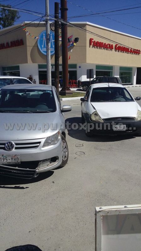 DOS ACCIDENTES EN EL PRIMER CUADRO DE LA CIUDAD EN MONTEMORELOS.