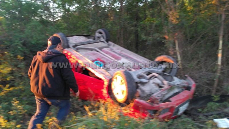 MAESTRO DE ALLENDE QUE SE DIRIGÍA A TERAN, VUELCA SU AUTOMÓVIL EN MONTEMORELOS.