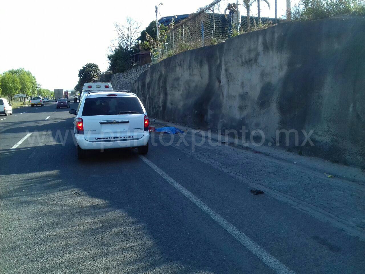 IDENTIFICAN A PERSONA QUIEN FALLECIÓ EN ACCIDENTE EN CARRETERA NACIONAL AL SALIR PROYECTADO DE SU AUTO.