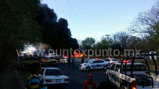 INCENDIO EN VULCANIZADORA MOVILIZA A PROTECCIÓN CIVIL Y BOMBEROS