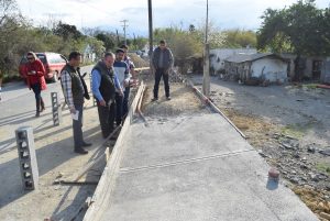 Supervisa Alcalde obra de regeneración de camino a las Adjuntas, recibe el agradecimiento de vecinos
