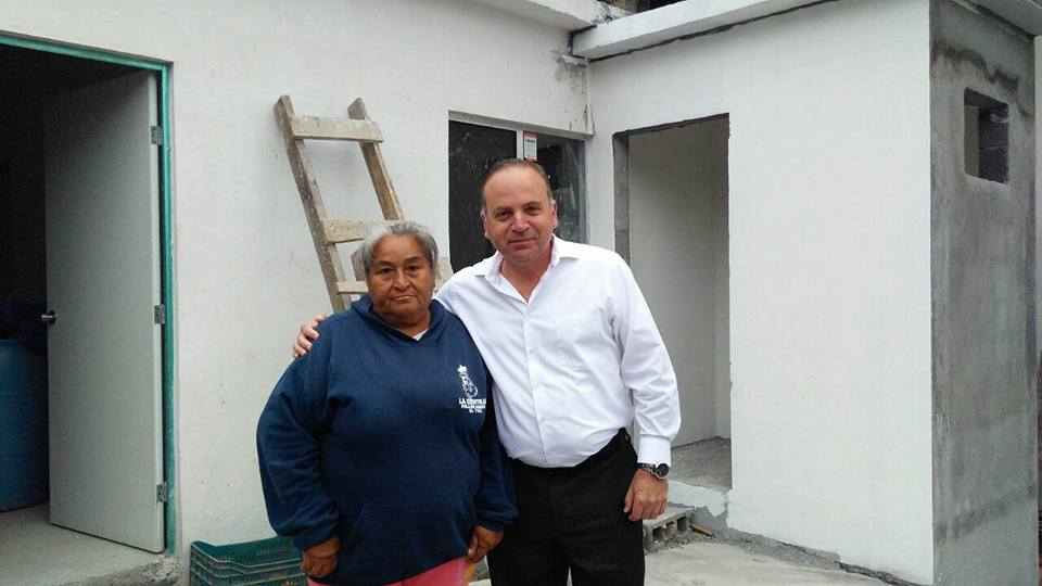 CONSTRUYEN VIVIENDA A FAMILIA DE BAJOS RECURSOS EN COLONIA LADRILLERA.