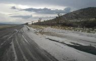 TRAMO CARRETERO SE CUBRE DE BLANCO, SE REGISTRAN LLUVIAS ACOMPAÑADAS DE GRANIZO.