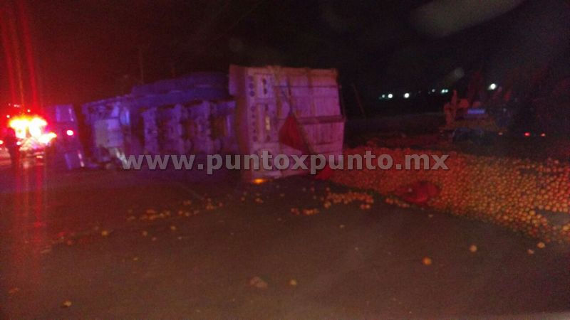 VOLCADURA DE TRAILER CARGADO DE NARANJA GENERA MOVILIZACIÓN EN ALLENDE.