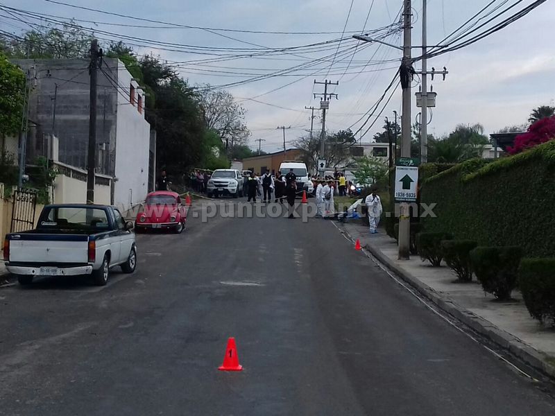 JOVEN MUERE AL CAER DE LA MOTOCICLETA EN LA QUE VIAJABA.