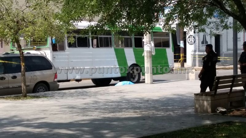 MUERE ARROLLADA POR CAMIÓN DE TRANSPORTE EN CENTRO DE LA CIUDAD, CHÓFER ESCAPA.