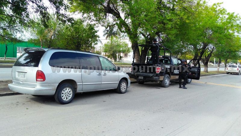 LOCALIZAN CAMIONETA ABANDONADA EN MONTEMORELOS, TIENE REPORTE DE ROBO.