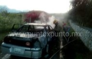 SE INCENDIA VEHICULO EN COMUNIDAD DE MONTEMORELOS.