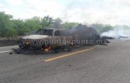 FUE UN NEUMÁTICO EL QUE GENERO EL INCENDIO EN UNA CAMIONETA QUE TRANSPORTABA PACAS.