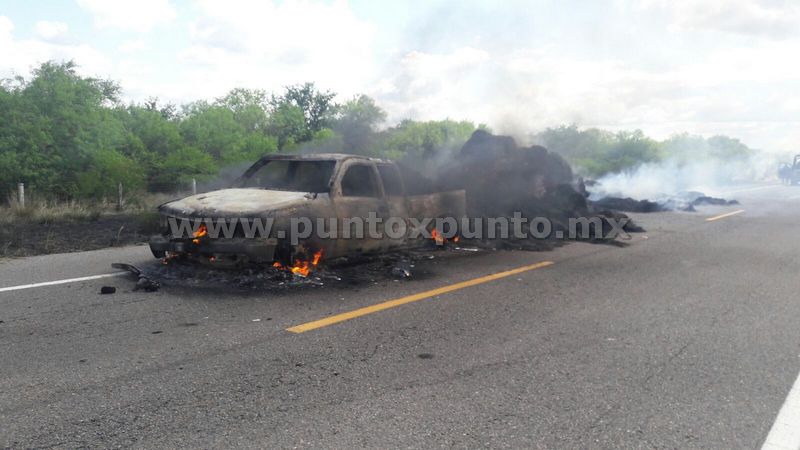 FUE UN NEUMÁTICO EL QUE GENERO EL INCENDIO EN UNA CAMIONETA QUE TRANSPORTABA PACAS.