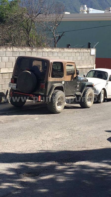 RECUPERA LA POLICÍA VEHÍCULO QUE FUE ROBADO, LO DEJAN ABANDONADO.