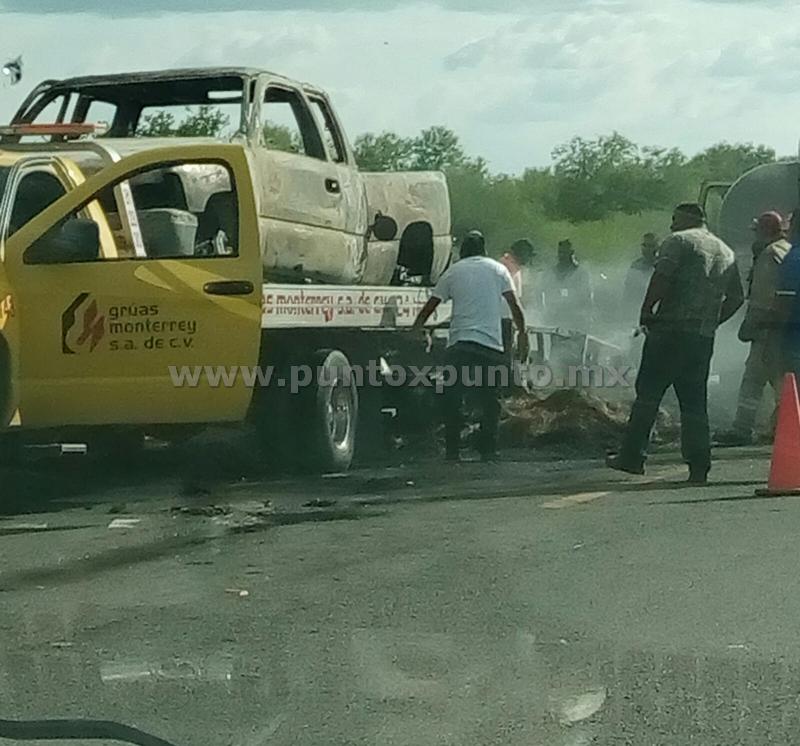 SE INCENDIA VEHÍCULO QUE TRANSPORTABA PACAS EN CARRETERA TERAN-CHINA.