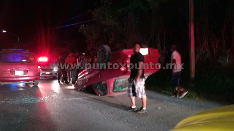 DORMITA AL VOLANTE, VUELCA AUTOMÓVIL.