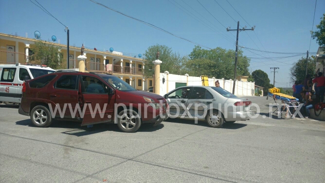 CHOQUE DE CRUCERO EN ALLENDE RESULTAN CUATRO PERSONAS LESIONADAS.