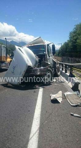 ACCIDENTE EN CARRETERA NACIONAL, REPORTAN SOLO DAÑOS.