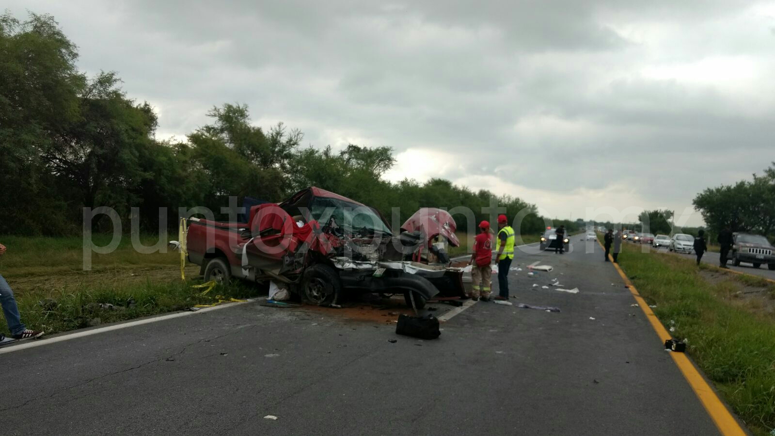 REGRESABAN A VERACRUZ, AL PASAR VACACIONES EN MTY, NIÑO DE OCHO AÑOS MUERE Y ABUELITO, CUATRO ESTAN GRAVES.