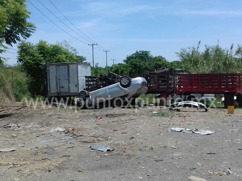 COORDINADORA DE M-- USEO EN ALLENDE VUELCA EN CARRETERA, RESULTA LESIONADA.