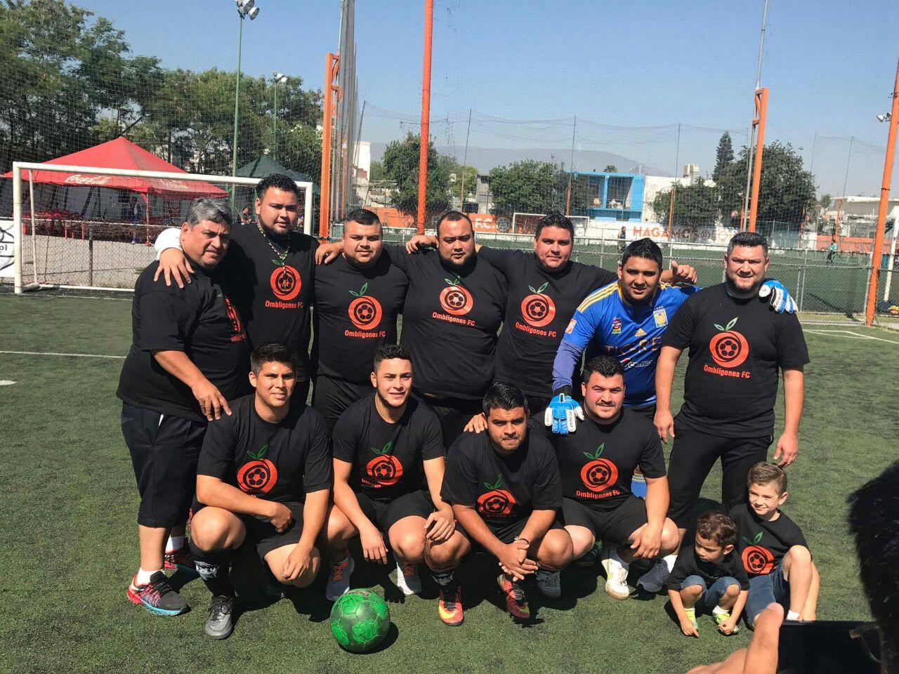 OMBLIGONES CAMPEONES DE LA LIGA DE PESO