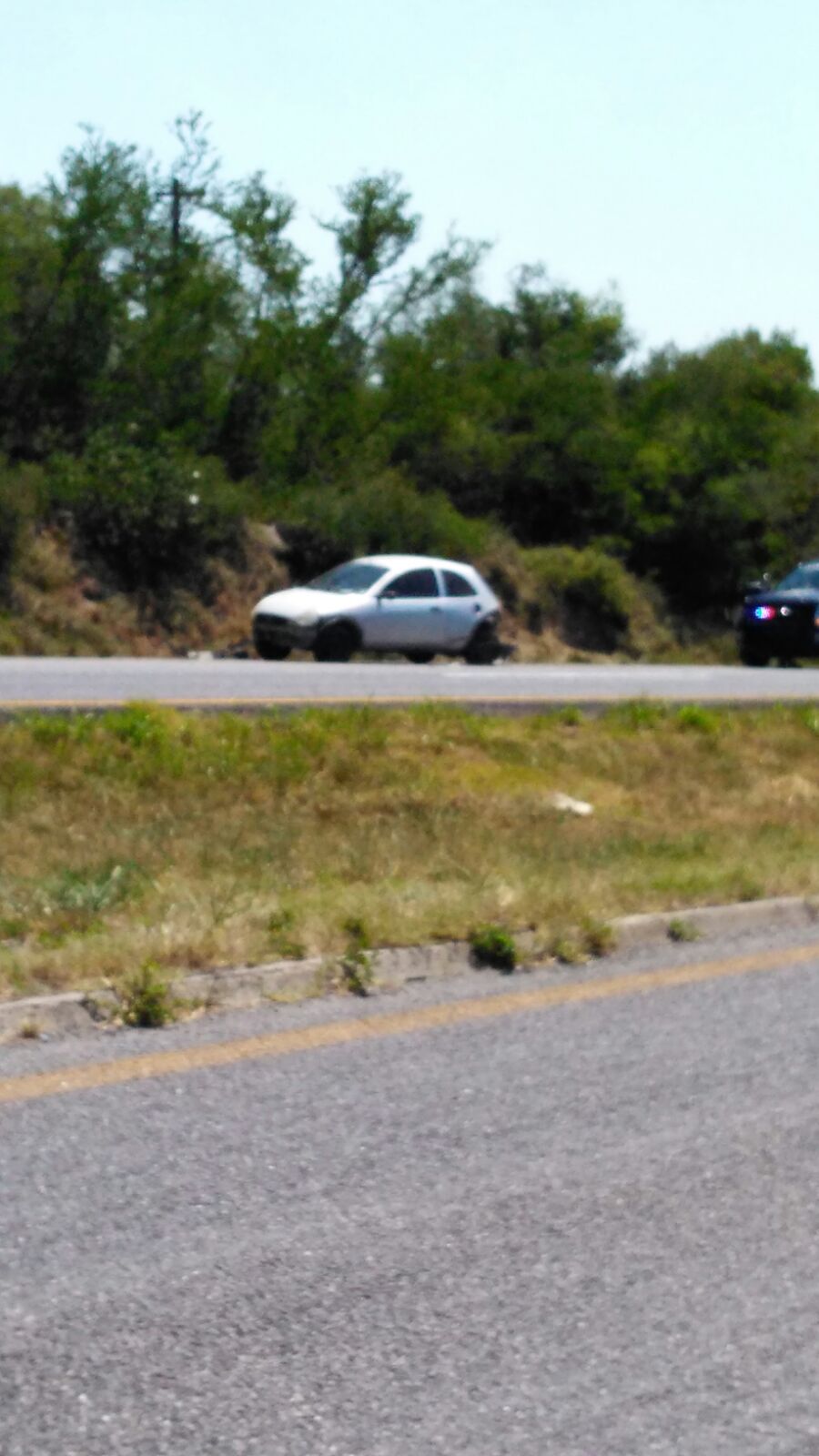 CHOCAN VEHÍCULO Y LO DEJAN ABANDONADO EN CARRETERA NACIONAL, LO CUSTODIA FUERZA CIVIL.