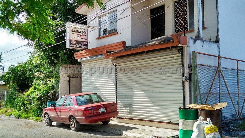 DETIENEN A LADRON QUIEN FUE CAPTADO CUANDO INGRESABA A ROBAR A MUEBLERIA.