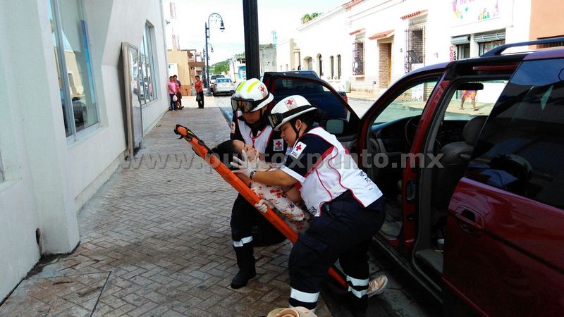 CHOQUE DE CRUCERO EN CALLES DEL CENTRO DE MMORELOS, REPORTAN DOS PERSONAS LESIONADAS.