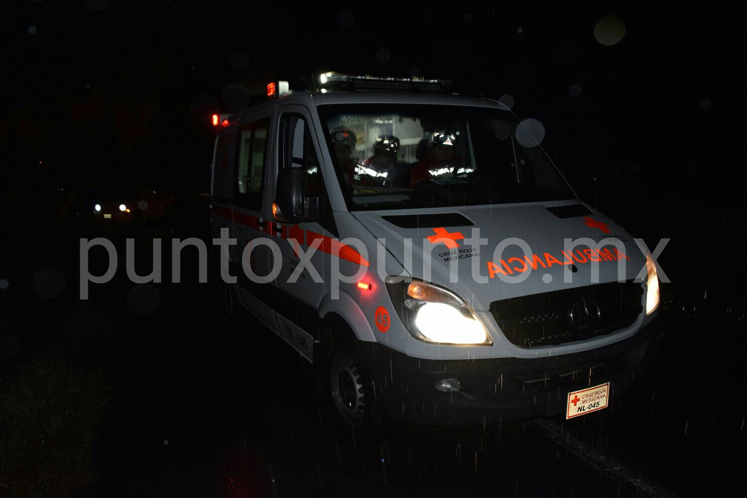 REPORTAN MOVILIZACIÓN DE SUPUESTO ACCIDENTE EN CANOAS, VA LA CRUZ ROJA, NO ENCUENTRAN NADA.