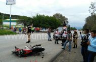 CONDUCTOR DE MOTO Y ACOMPAÑANTE RESULTAN HERIDOS AL CHOCAR EN PARTE TRASERA CON VEHÍCULO.