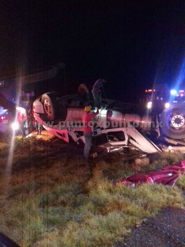 CHOFER QUEDA PRENSADO EN TRAILER AL VOLCAR EN CARRETERA NACIONAL KM 200 EN MMORELOS.