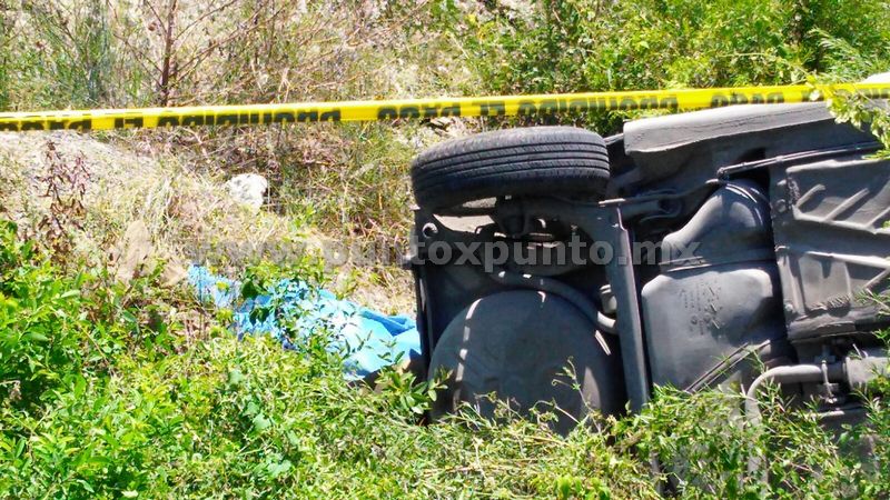 MUERE AL QUEDAR PRENSADO EN AUTOMOVIL, EN CARRETERA NACIONAL EN MMORELOS.