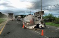 ACCIDENTE EN CARRETERA NCL EN MMORELOS, SE DESPRENDE SEGUNDO PIPA DE REMOLQUE.