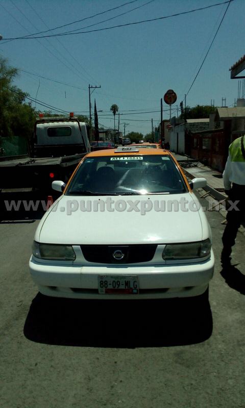 POR NO CONTAR CON PERMISOS PARA OPERAR EN MONTEMORELOS, RETIRAN TAXIS.