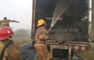 SE MOVILIZA PROTECCIÓN CIVIL Y BOMBEROS DE GENERAL TERÁN POR INCENDIO EN CAMIÓN.