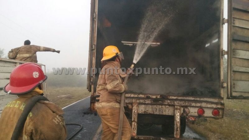 SE MOVILIZA PROTECCIÓN CIVIL Y BOMBEROS DE GENERAL TERÁN POR INCENDIO EN CAMIÓN.