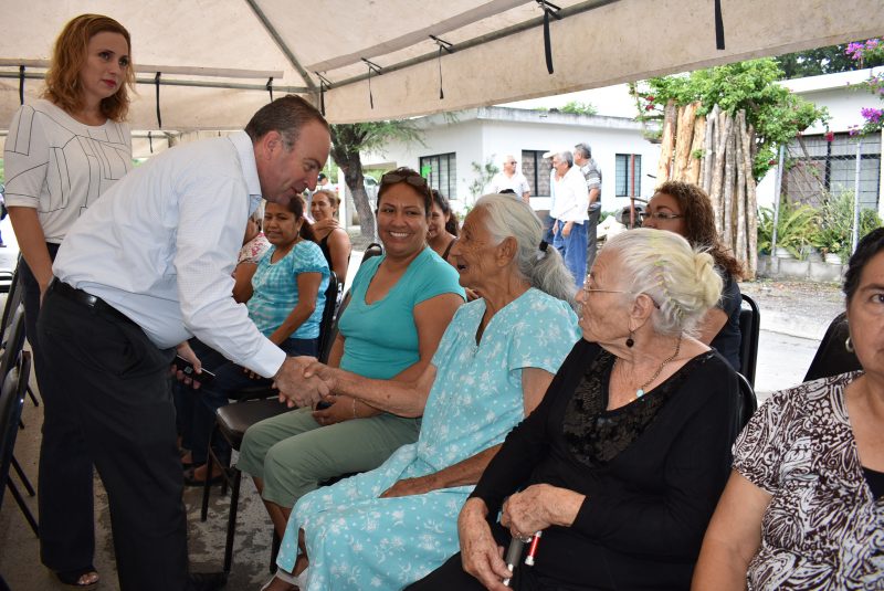 Agradecen a Javier Treviño por llevar “Miércoles Contigo” al Barrio Zaragoza