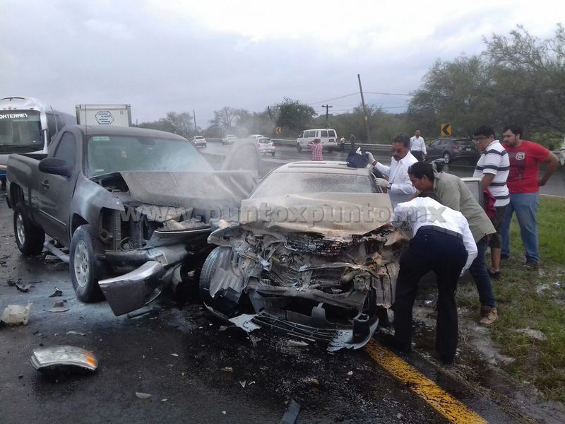 PERSONA PRENSADA EN FUERTE CHOQUE EN CARRETERA NACIONAL EN CANOAS.