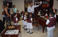 Visitan niños oficina del Alcalde para agradecerle por los apoyos a su plantel educativo