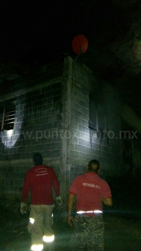 INCENDIO EN VIVIENDA EN MMORELOS, ACUDE PROTECCIÓN CIVIL Y BOMBEROS