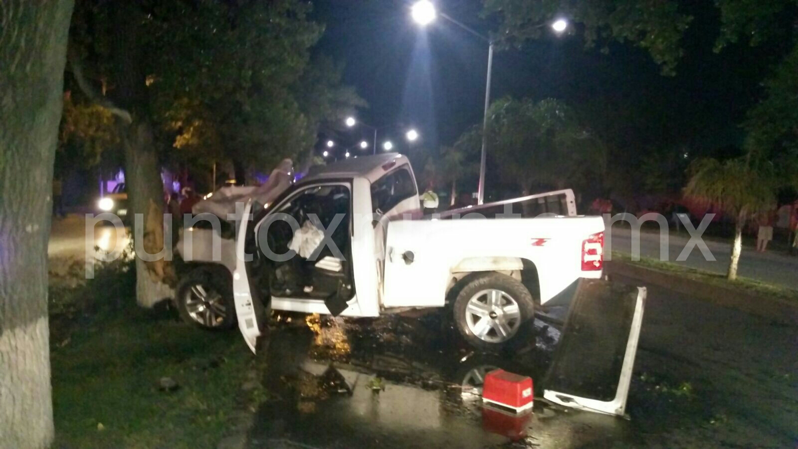 CHOCA NAPO EL DE LOS TACOS, DESTROZA SU CAMIONETA