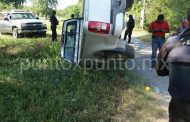 CONDUCTOR DE CAMIONETA CAE A UN ARROYO AL SALIR DEL CAMINO POR EL QUE CIRCULABA.