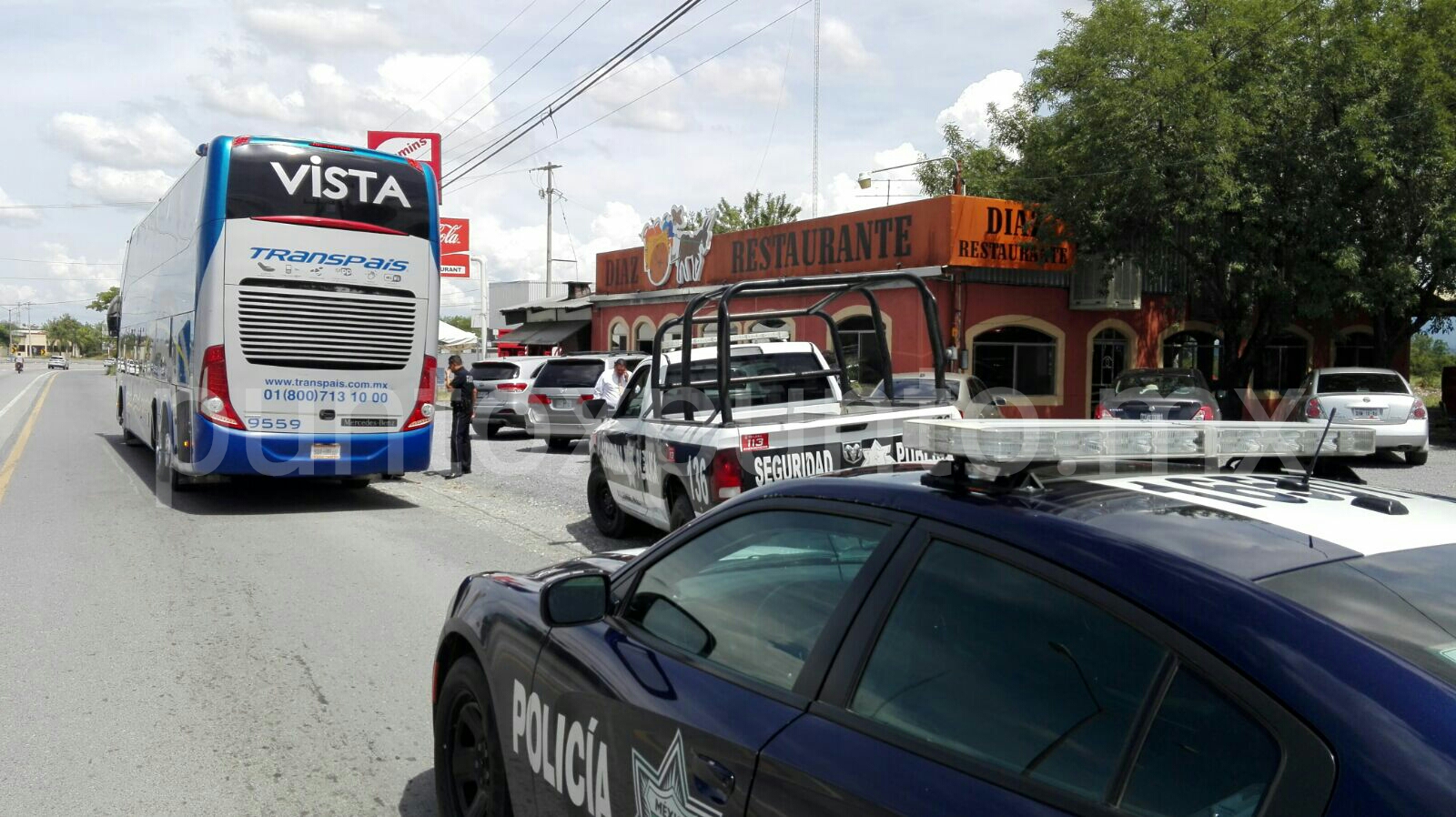 POLICÍA DE ALLENDE Y POLICÍA FEDERAL ASEGURAN DROGA EN CAMIÓN DE PASAJEROS.