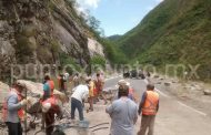 DESLAVES PROVOCAN EL CIERRRE DE LA CARRETERA AL SUR DEL ESTADO.