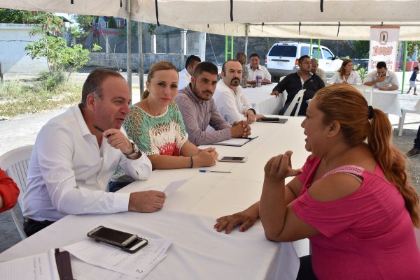 Visita Javier Treviño Colonia Morelos II con programa “Miércoles Contigo”