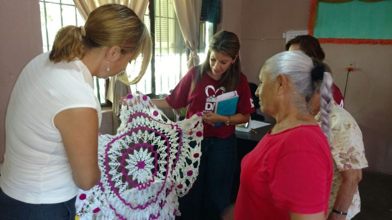 Visita Presidenta del DIF exposición anual del Comedor del Adulto Mayor