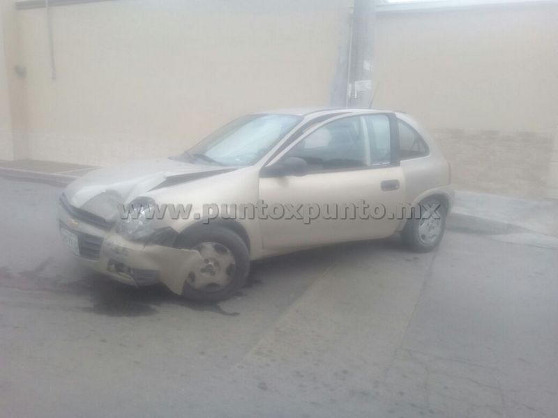 CHOQUE TIPO CRUCERO EN CALLES DE ALLENDE, REPORTAN DAÑOS MATERIALES.