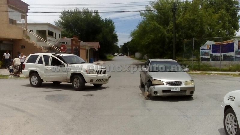 CHOQUE DE CRUCERO EN MMORELOS, REPORTAN DAÑOS MATERIALES.