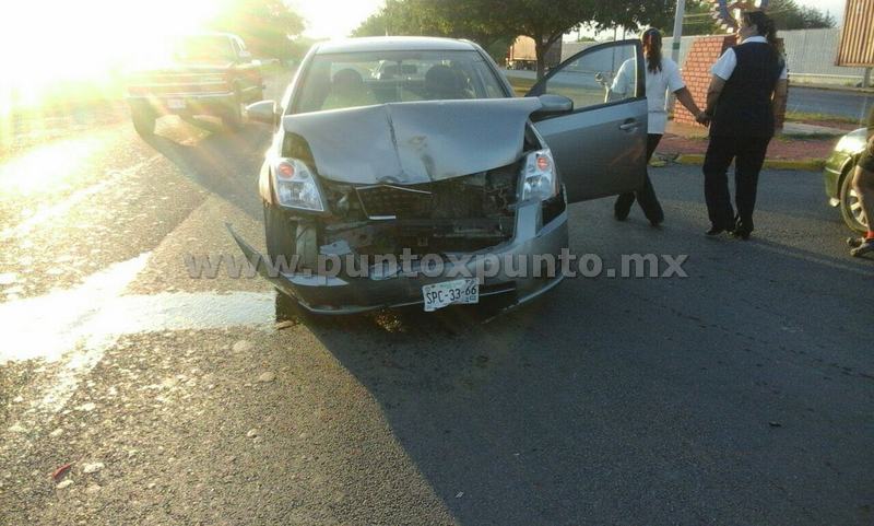 CHOQUE POR ALCANCE EN AVENIDA DE MONTEMORELOS, REPORTAN DAÑOS Y PERSONAS HERIDAS.