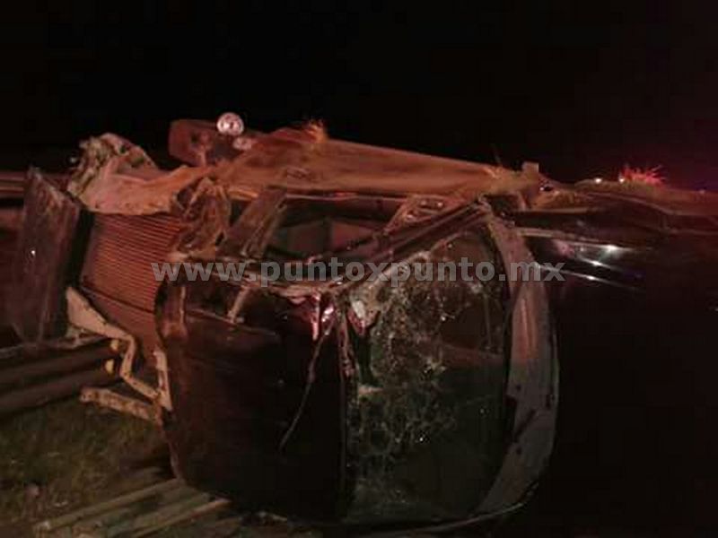 VUELCA SU AUTOMÓVIL EN CARRETERA NACIONAL, ASEGURA CONDUCTOR LO SACARON DEL CAMINO.