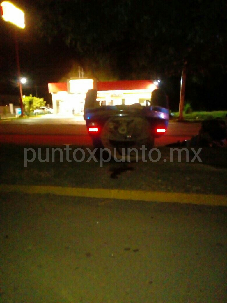 JOVENES DE ALLENDE VUELCAN EN SU BOCHO EN AVENIDA DE MONTEMORELOS.