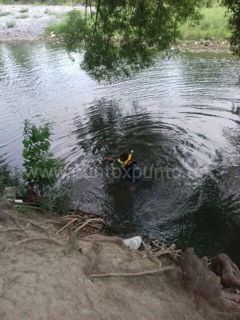 LLEGAN BUZOS A MMORELOS, PARA SACAR CUERPO DE PERSONA AHOGADA EN RÍO.